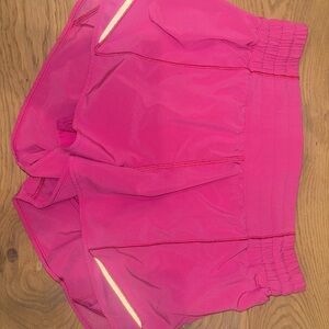 Hotty Hot High Rise 2.5” Shorts